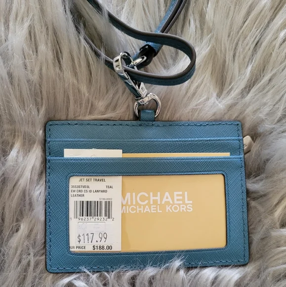 - Michael Kors Lanyard Zip Case - Picture 2 of 4
